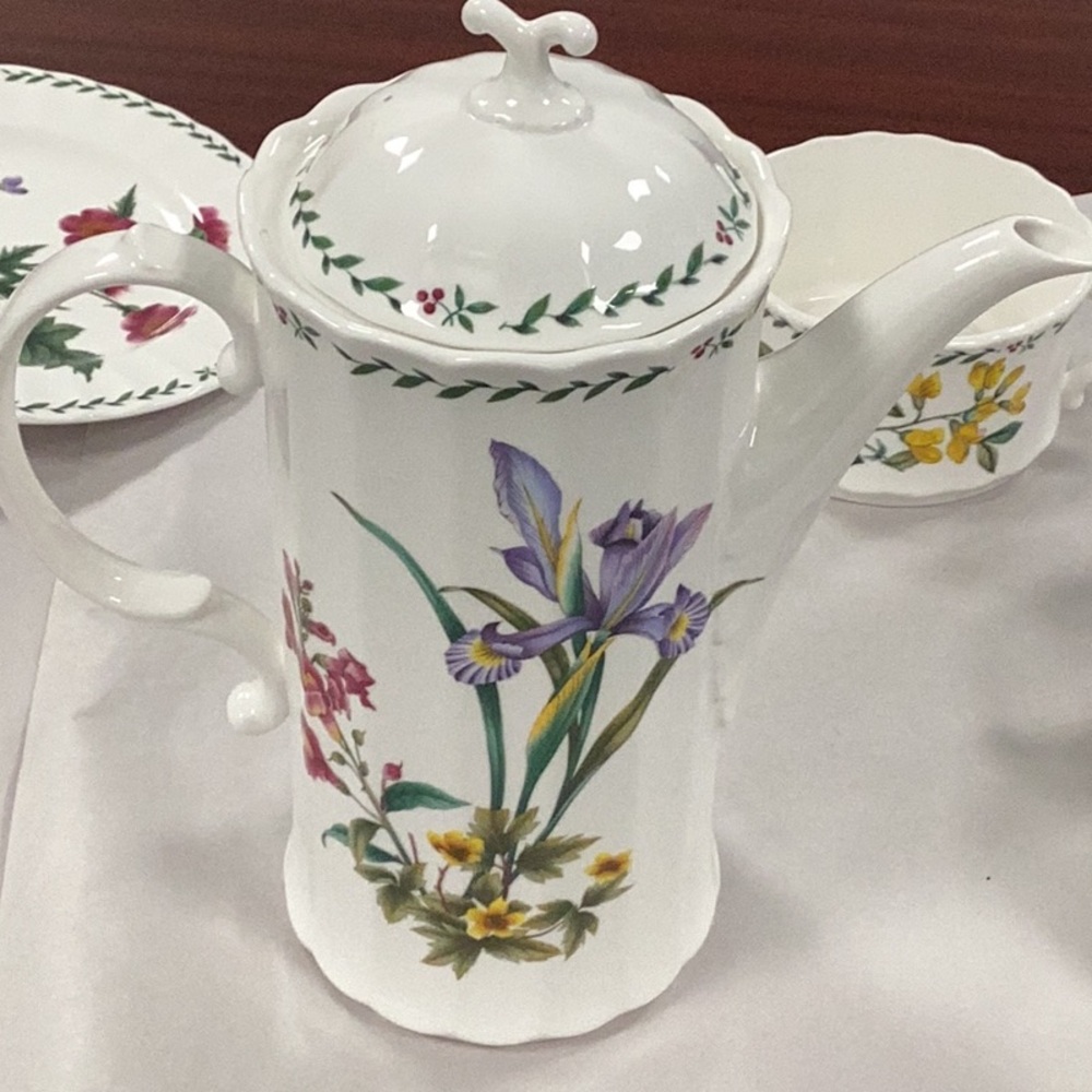 Mikasa Maxima Summer Symphony Fine China Accessories Set - Picture 3 of 12